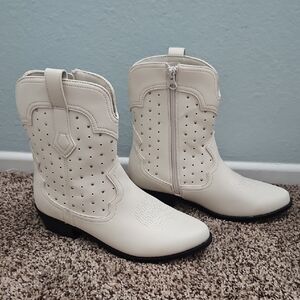 Art Class White Cowgirl Boots NWOT